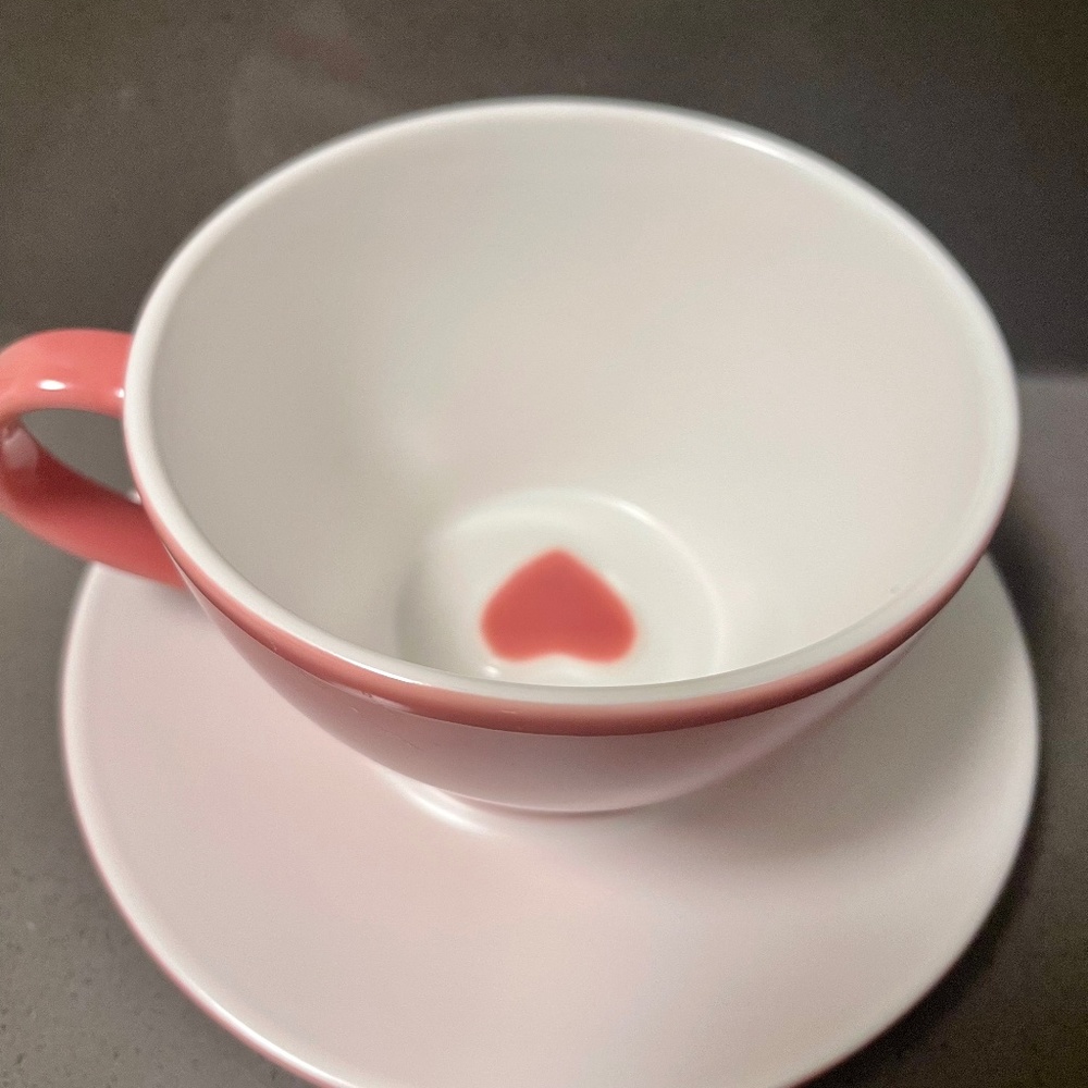 Starbucks Valentines 2005 cup and saucer set of 4